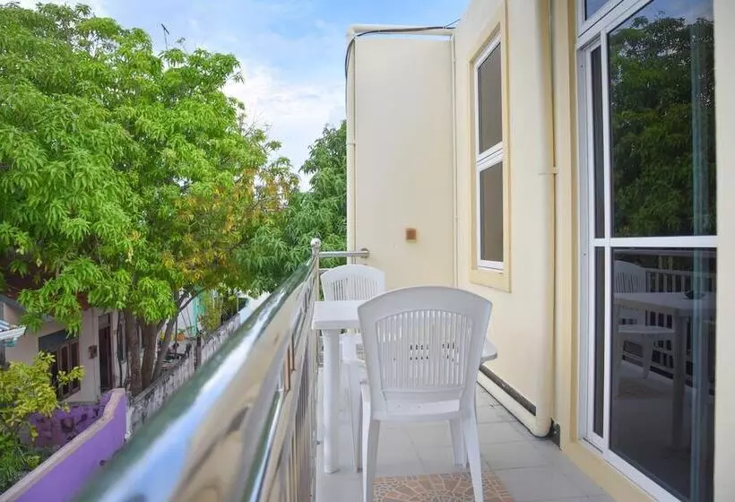 پانسیون Nalaveshi Inn, Huraa