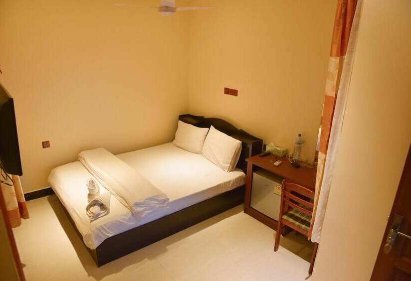 پانسیون Nalaveshi Inn, Huraa