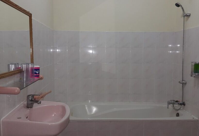 تختخواب و صبحانه Trawangan Cottages