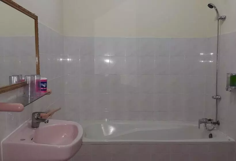 ベッドアンドブレックファースト Trawangan Cottages