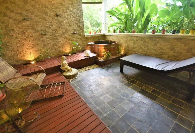 Hotelli Dan's Koyao Retreat