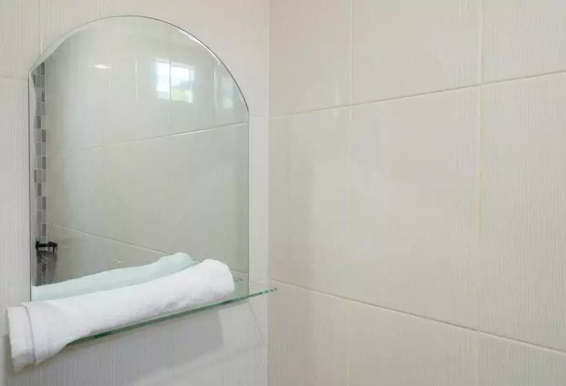 ホテル Reddoorz Syariah @ Panglima Polem Aceh