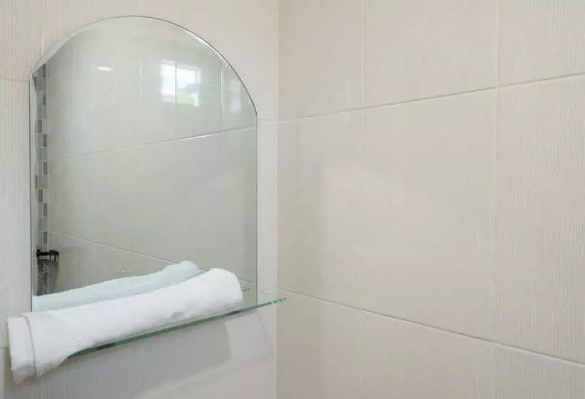 ホテル Reddoorz Syariah @ Panglima Polem Aceh