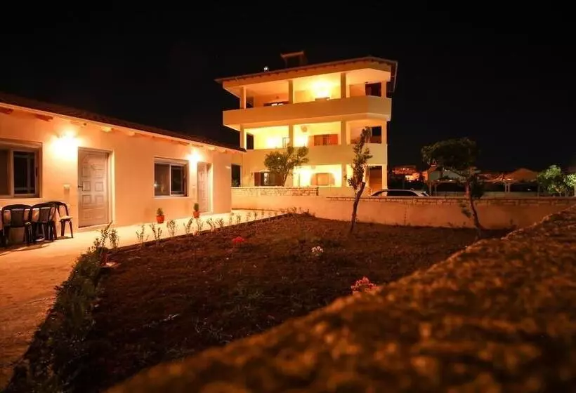 Hotelli Vila Landi