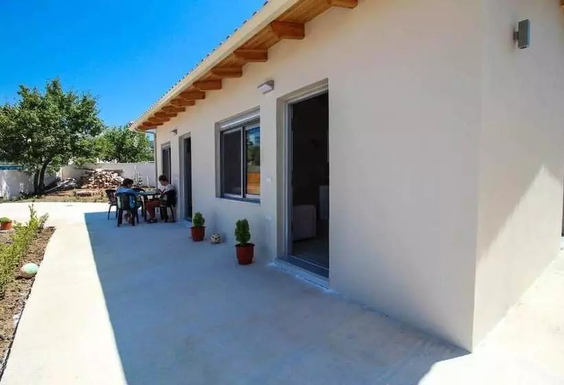 Hotelli Vila Landi