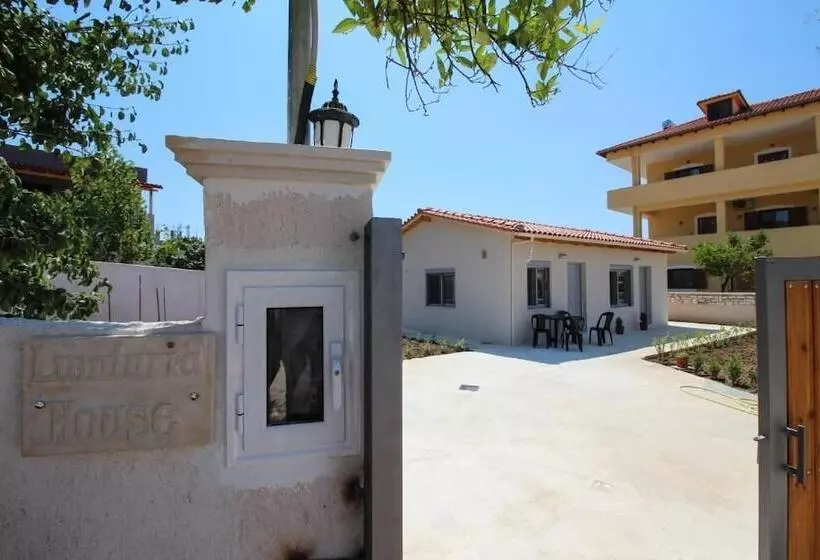 Hotelli Vila Landi