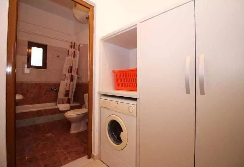 Hotelli Vila Landi