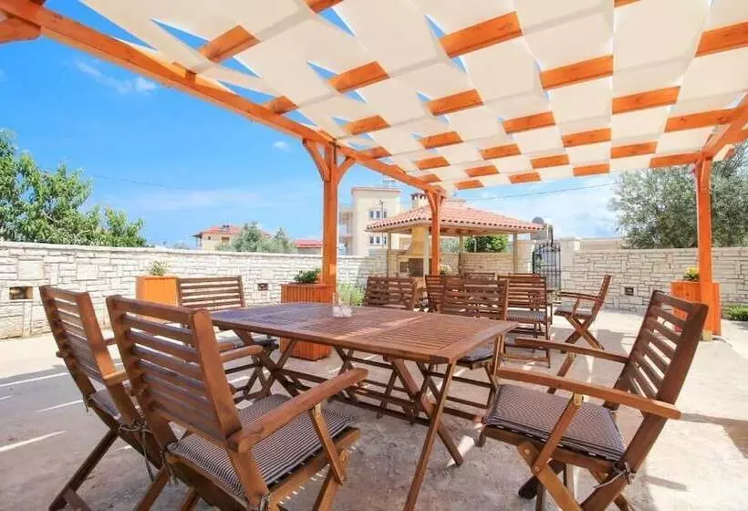 Hotelli Vila Landi