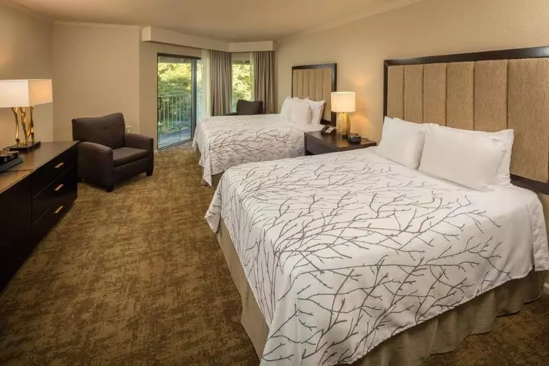 Eagle Ridge Inn & Resort