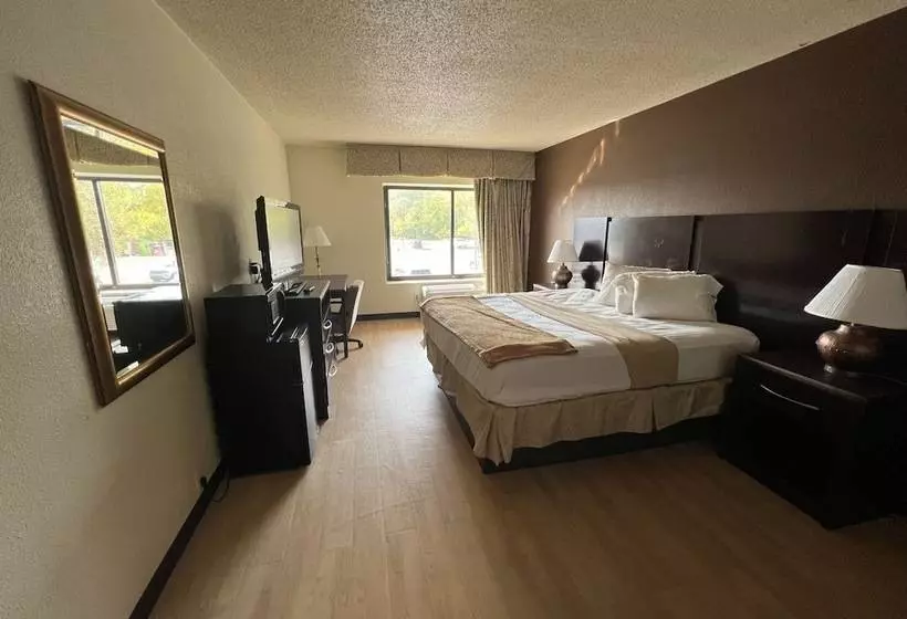 Отель A Victory Inn  West Dearborn