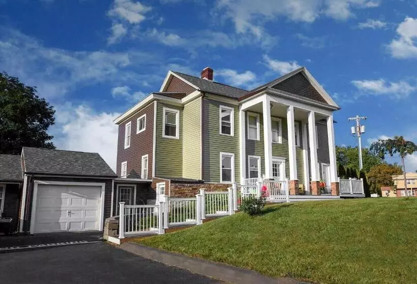 Hotel Capital Inn & Suites