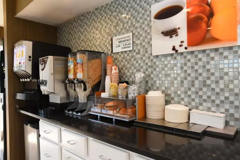 Hotel Capital Inn & Suites