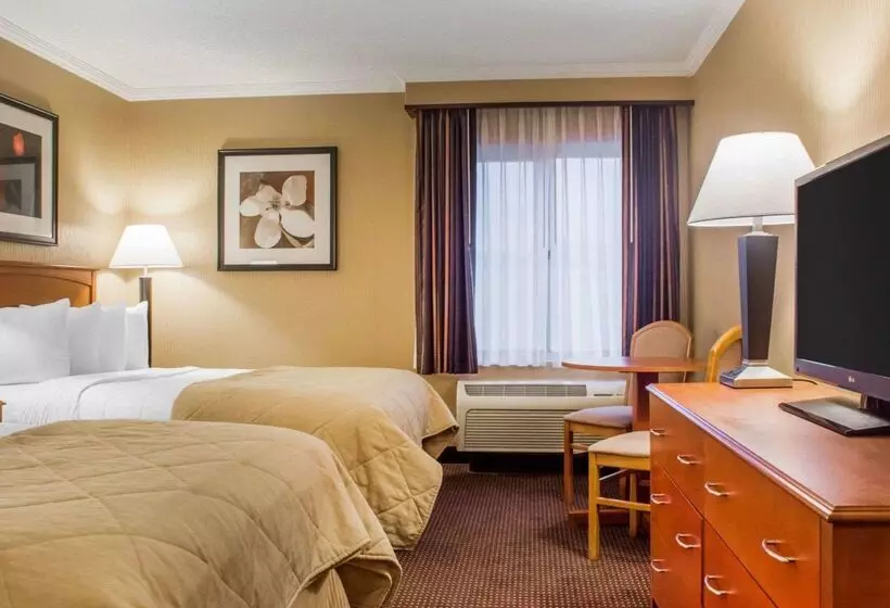 Clarion Hotel & Suites Riverfront