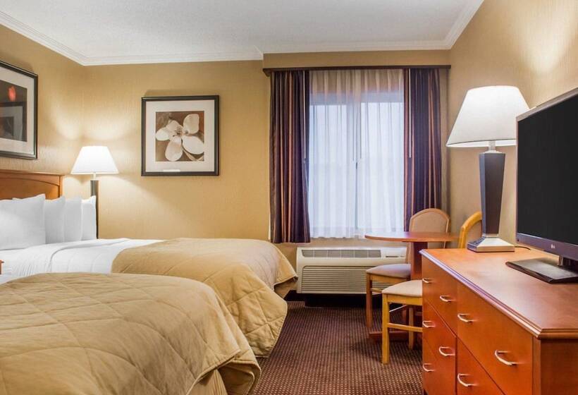 Clarion Hotel & Suites Riverfront