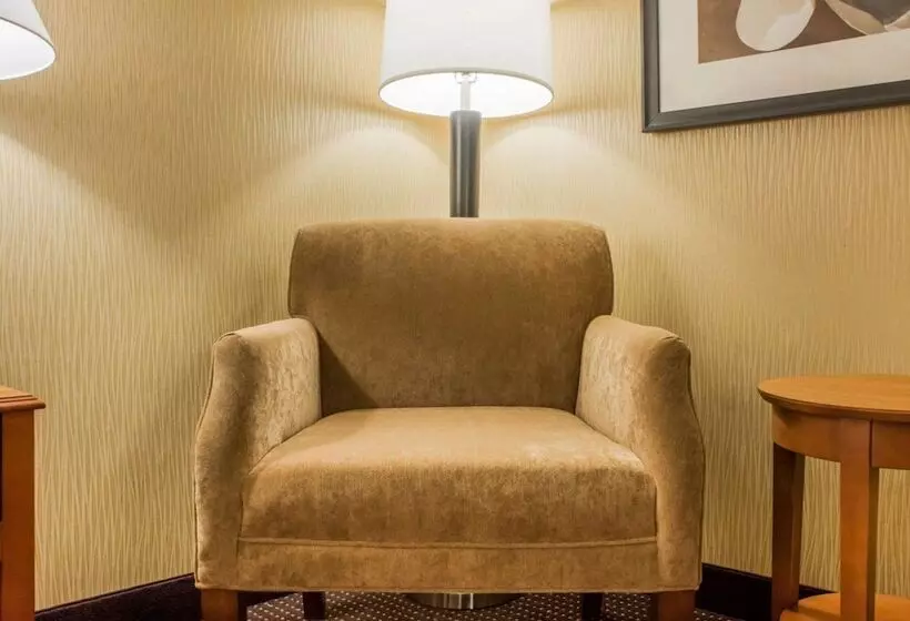 Clarion Hotel & Suites Riverfront