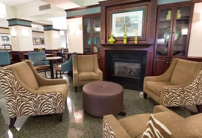 Отель Troy Inn & Suites