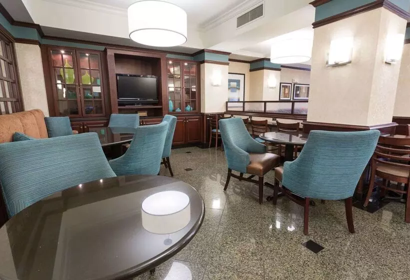 Отель Troy Inn & Suites