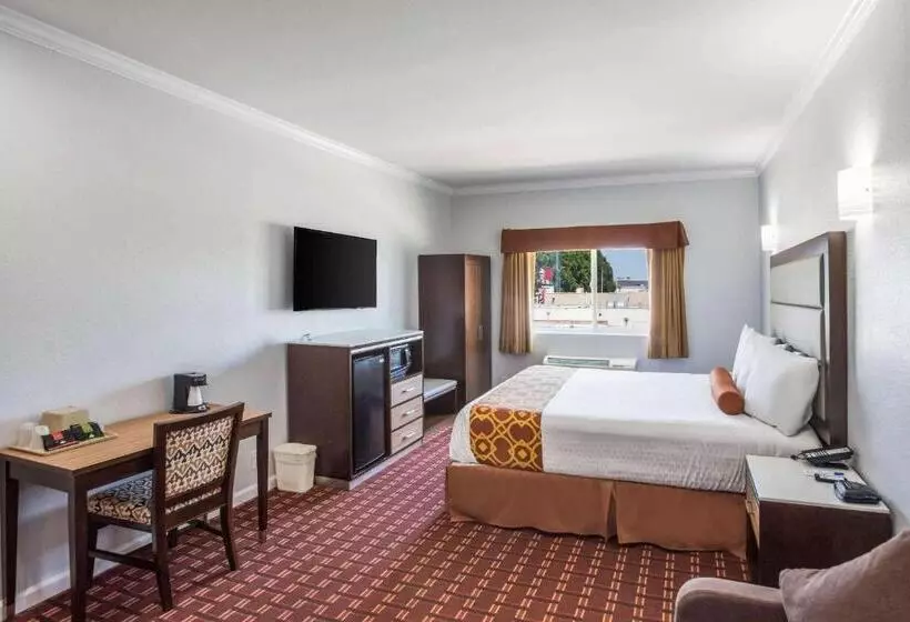 هتل Rodeway Inn & Suites Pasadena