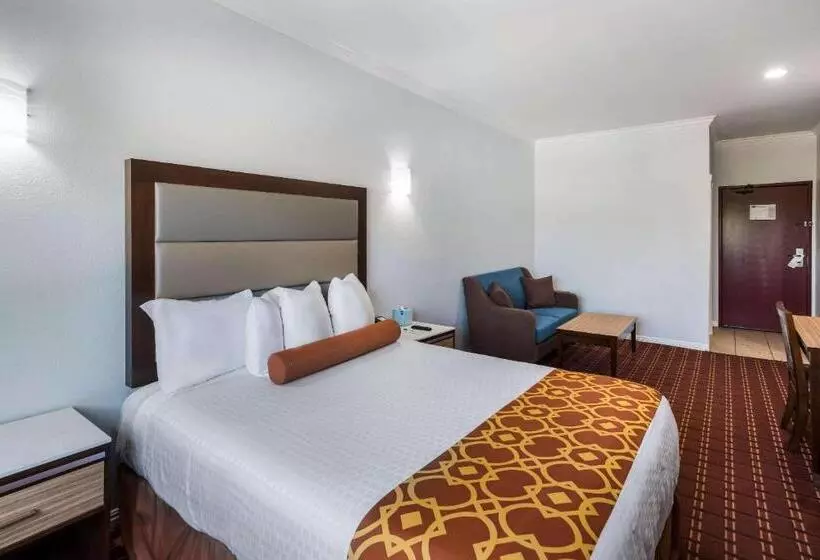 هتل Rodeway Inn & Suites Pasadena