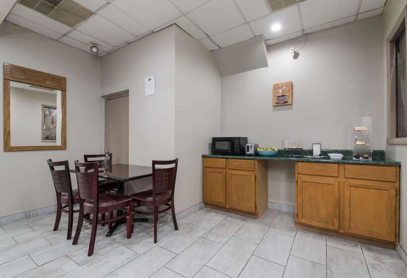 Отель Rodeway Inn Wormleysburg – Harrisburg