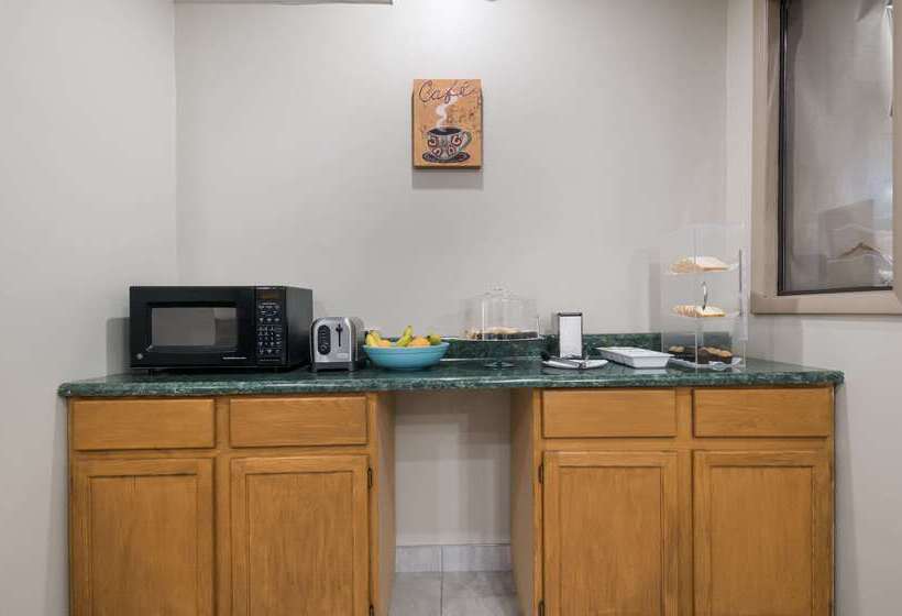 Отель Rodeway Inn Wormleysburg – Harrisburg