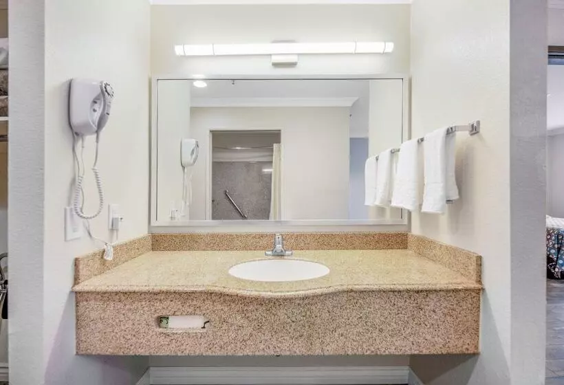 酒店 Surestay  By Best Western Fontana