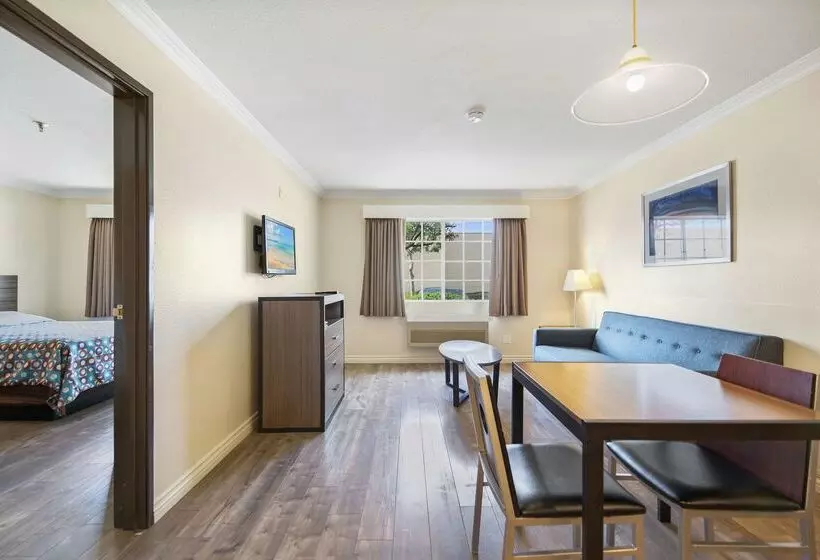 酒店 Surestay  By Best Western Fontana