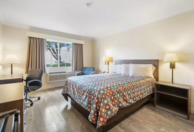 酒店 Surestay  By Best Western Fontana