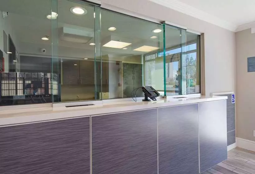 酒店 Surestay  By Best Western Fontana