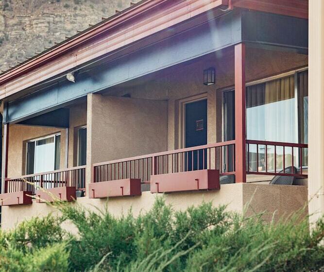 هتل The Durango Lodge