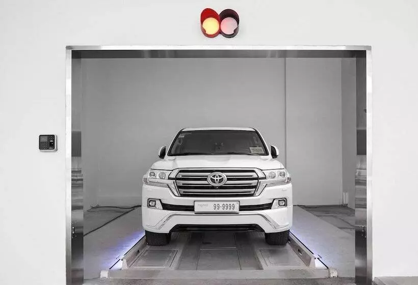 Luxcity Hotel & Apartment