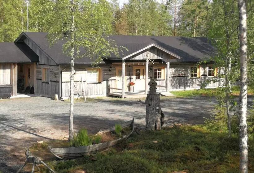 Isokenkaisten Klubi  Wilderness Lodge