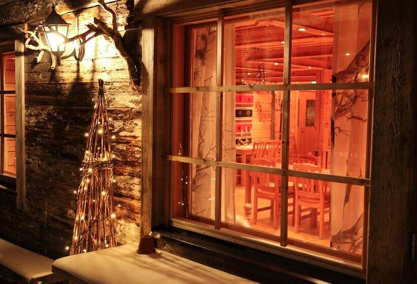 Isokenkaisten Klubi  Wilderness Lodge