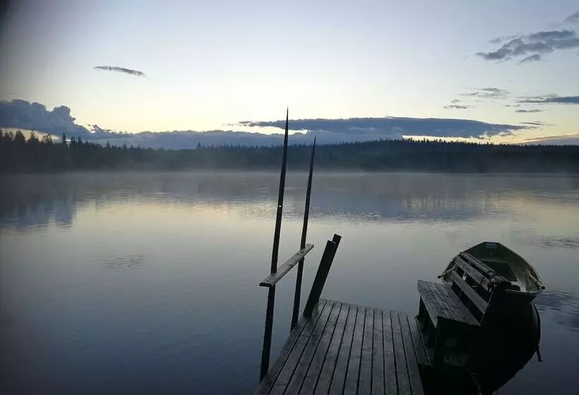 Isokenkaisten Klubi  Wilderness Lodge