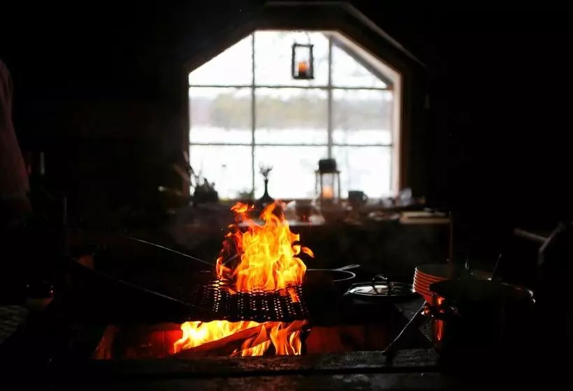 Isokenkaisten Klubi  Wilderness Lodge