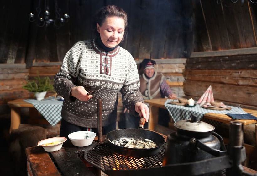 Isokenkaisten Klubi  Wilderness Lodge