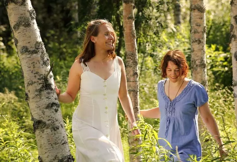 Isokenkaisten Klubi  Wilderness Lodge