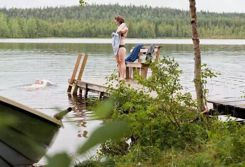 Isokenkaisten Klubi  Wilderness Lodge