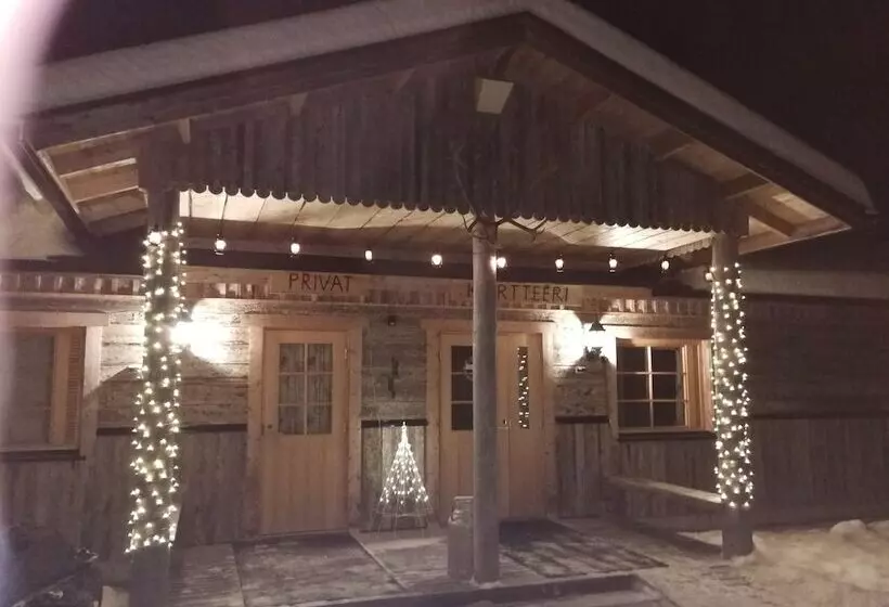 Isokenkaisten Klubi  Wilderness Lodge