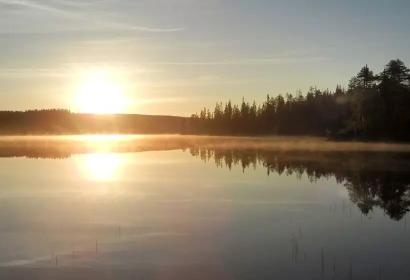Isokenkaisten Klubi  Wilderness Lodge