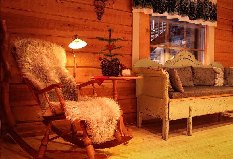 Isokenkaisten Klubi  Wilderness Lodge