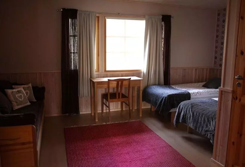 Isokenkaisten Klubi  Wilderness Lodge