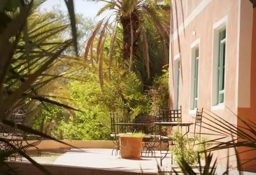 Aamiaismajoitus (B&B) Maison D Hotes Au Jardin De Tamnougalt