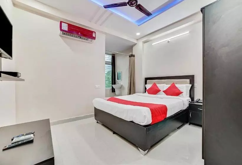 Hotelli Flagship 60526 5 Star Grand