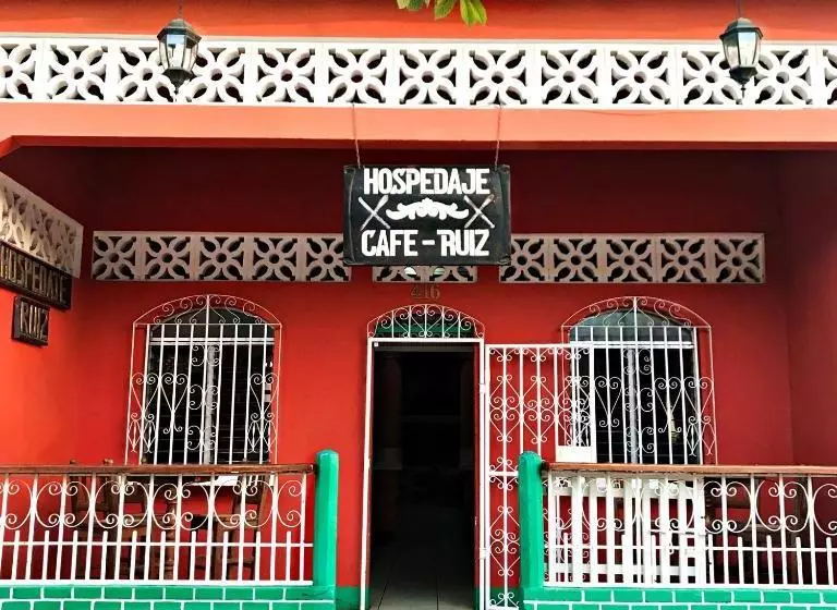 مسافرخانه Hospedaje Y Cafe Ruiz