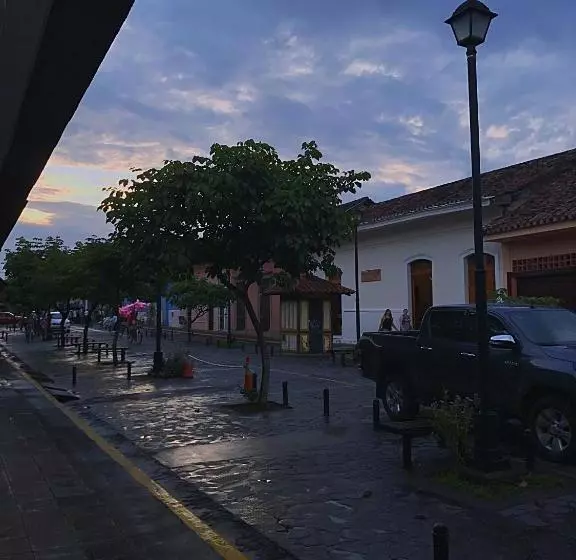 مسافرخانه Hospedaje Y Cafe Ruiz