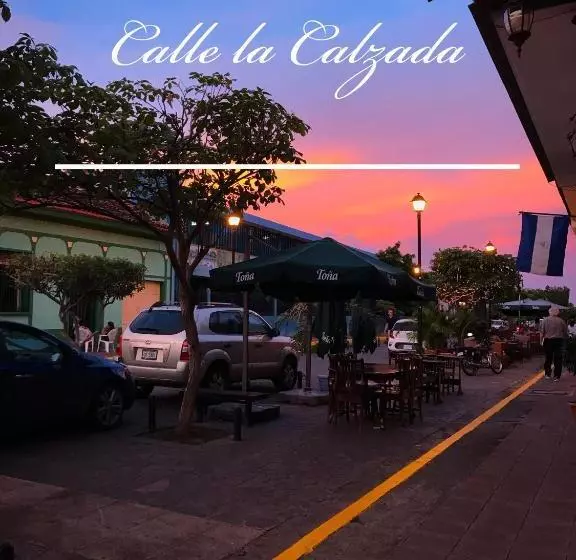 مسافرخانه Hospedaje Y Cafe Ruiz