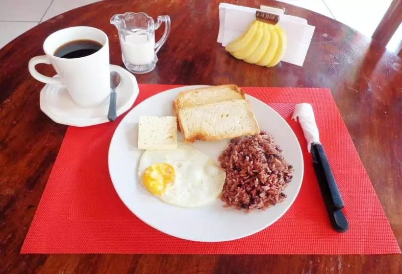 مسافرخانه Hospedaje Y Cafe Ruiz
