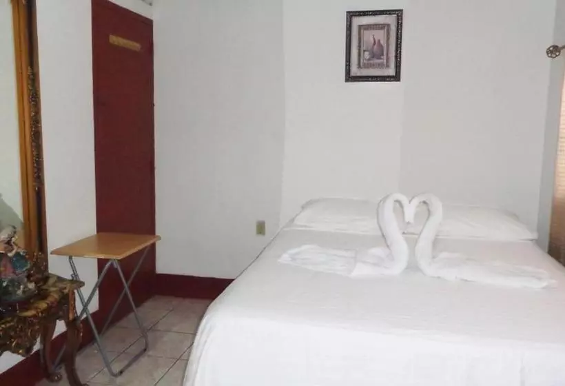 مسافرخانه Hospedaje Y Cafe Ruiz