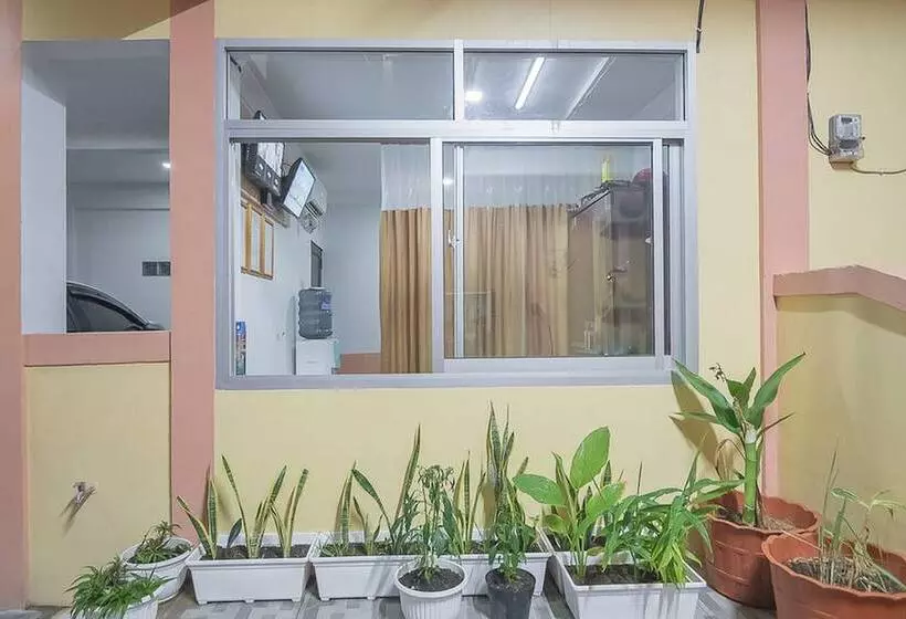 ペンション Reddoorz Near Rsud Dr Abdul Aziz Singkawang